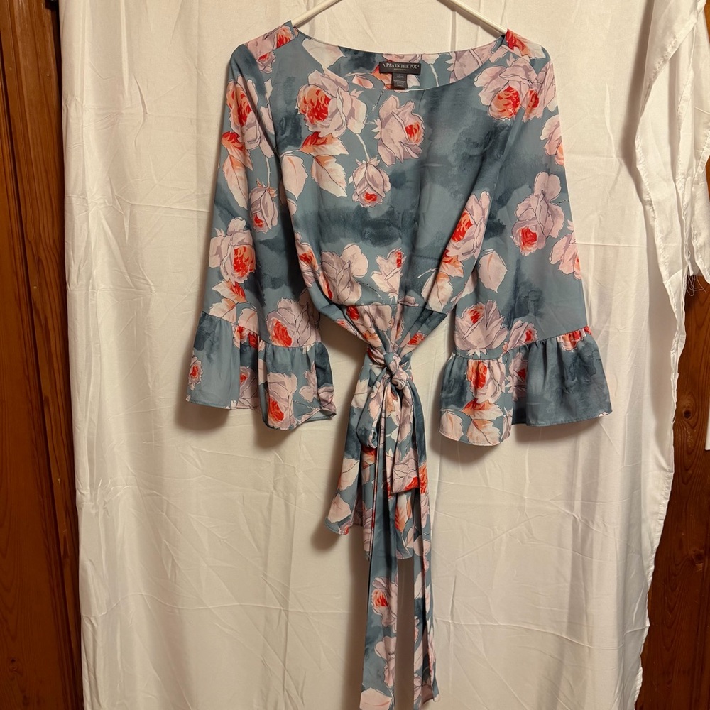A Pea in the Pod‎ Floral Blouse with Tie Waist maternity size large